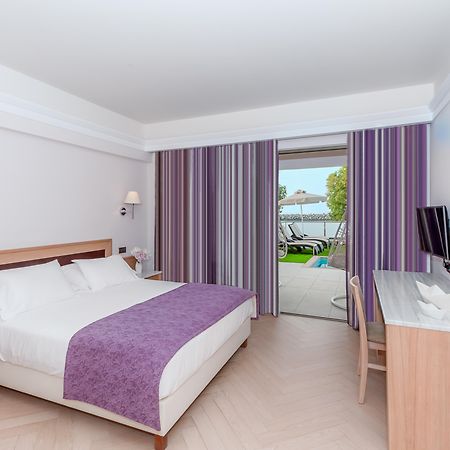 포르토 플라타니아스 비치 리조트 앤 스파 외부 사진 A typical room at the hotel