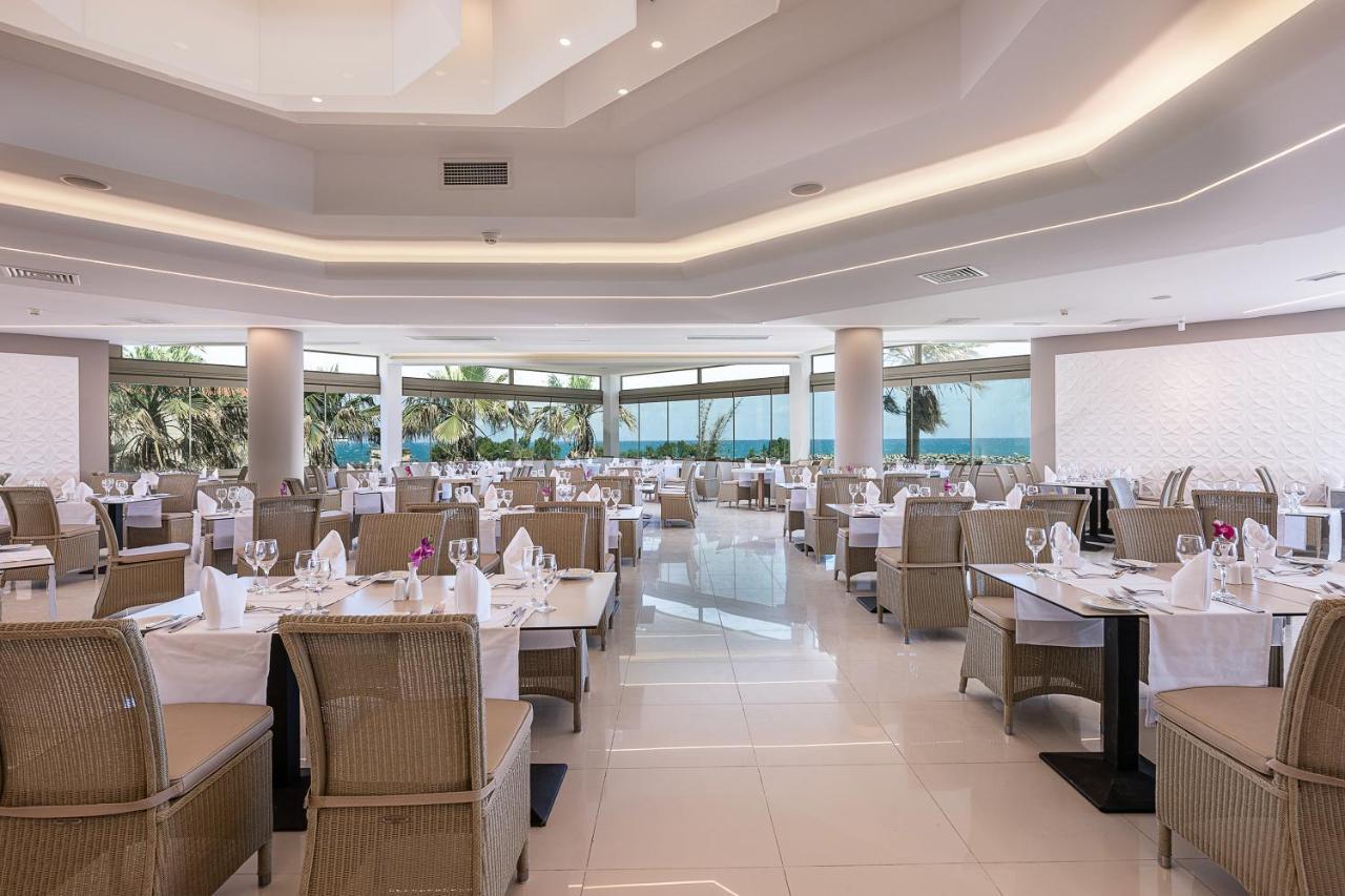 포르토 플라타니아스 비치 리조트 앤 스파 외부 사진 The restaurant at the hotel