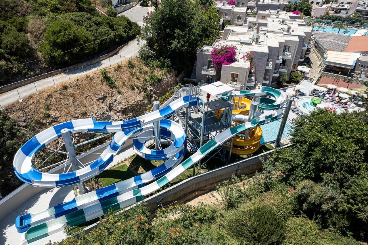 포르토 플라타니아스 비치 리조트 앤 스파 외부 사진 Aerial view of the water park