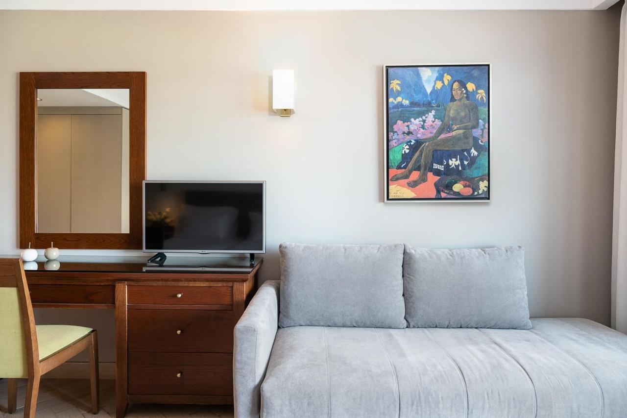 포르토 플라타니아스 비치 리조트 앤 스파 외부 사진 A painting by the artist