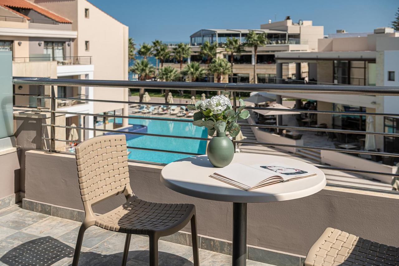 포르토 플라타니아스 비치 리조트 앤 스파 외부 사진 The hotel's pool