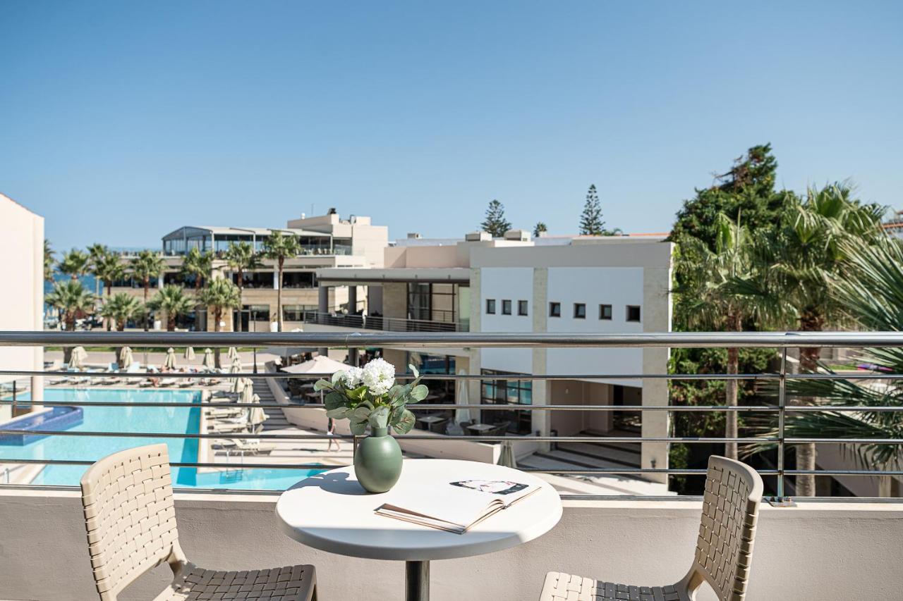 포르토 플라타니아스 비치 리조트 앤 스파 외부 사진 The hotel's pool