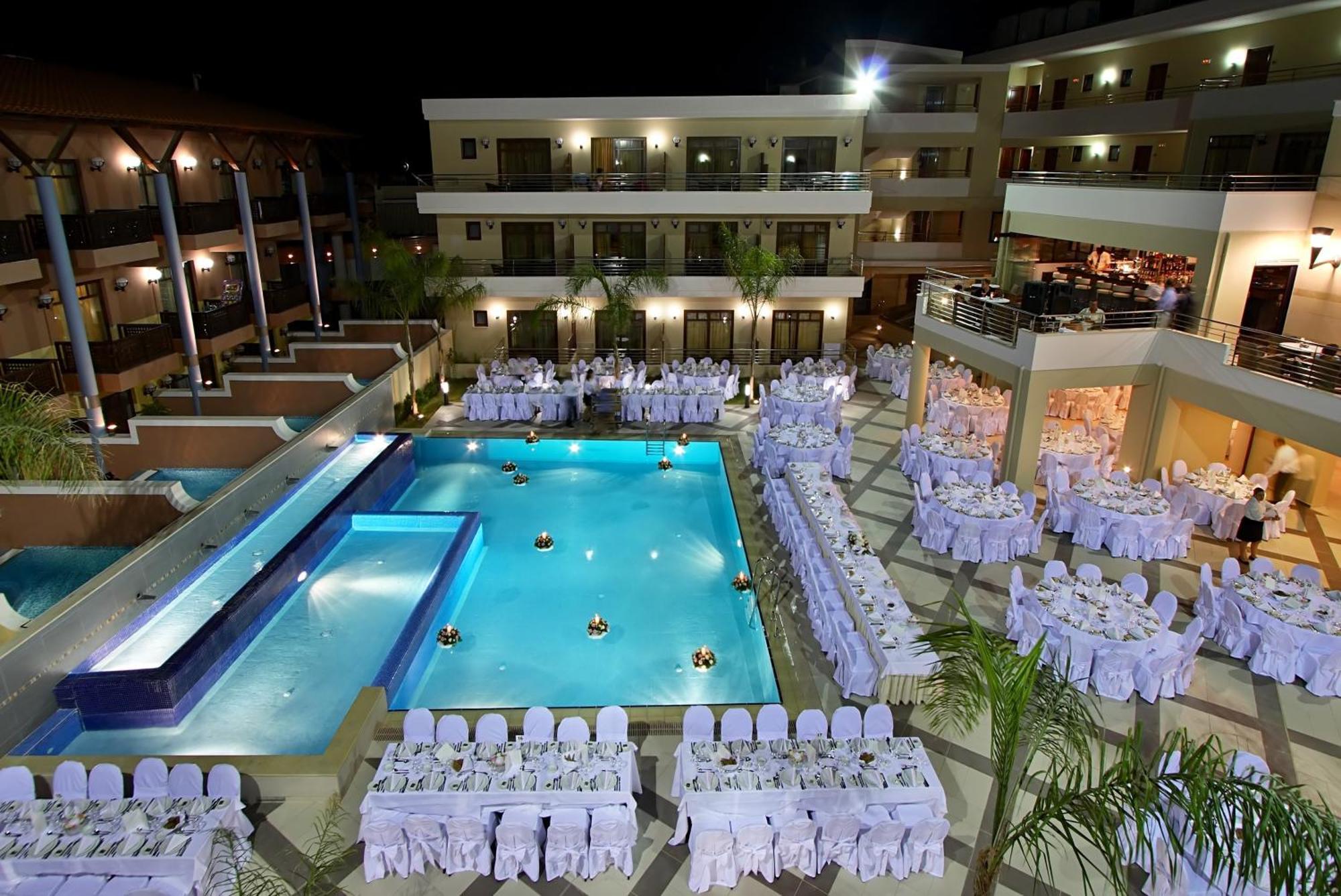 포르토 플라타니아스 비치 리조트 앤 스파 외부 사진 The pool at the hotel
